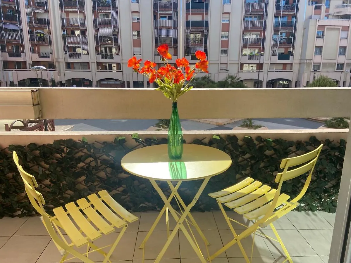 Nice Port , 2Br, 6 Guests, Walk To Beach And Old Town