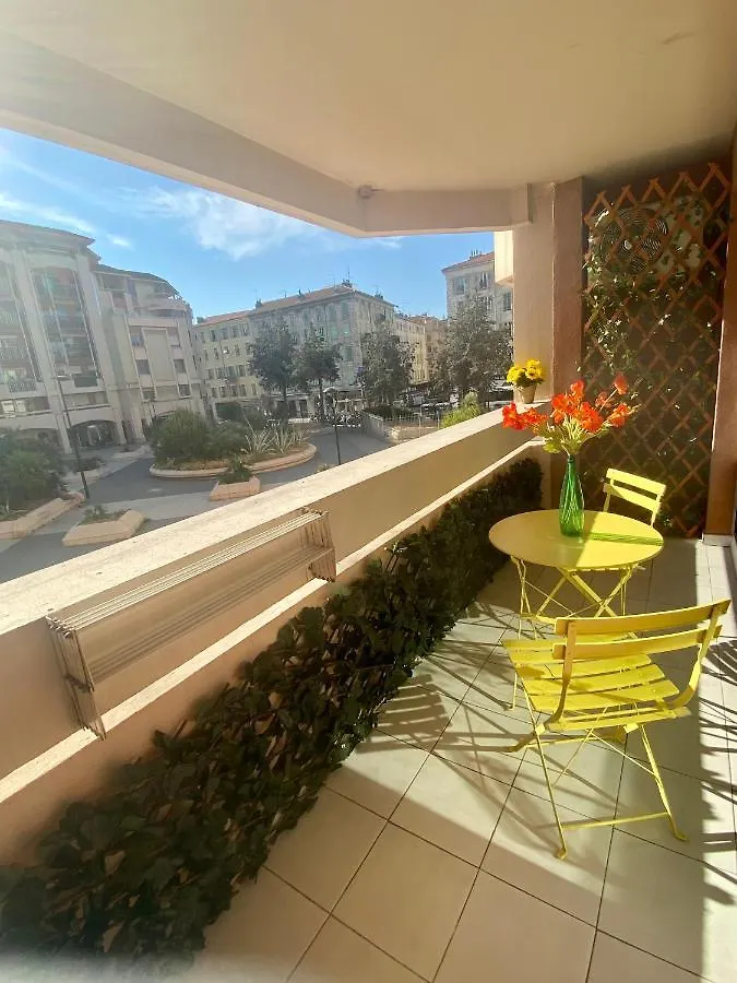 Nice Port , 2Br, 6 Guests, Walk To Beach And Old Town Appartamento
